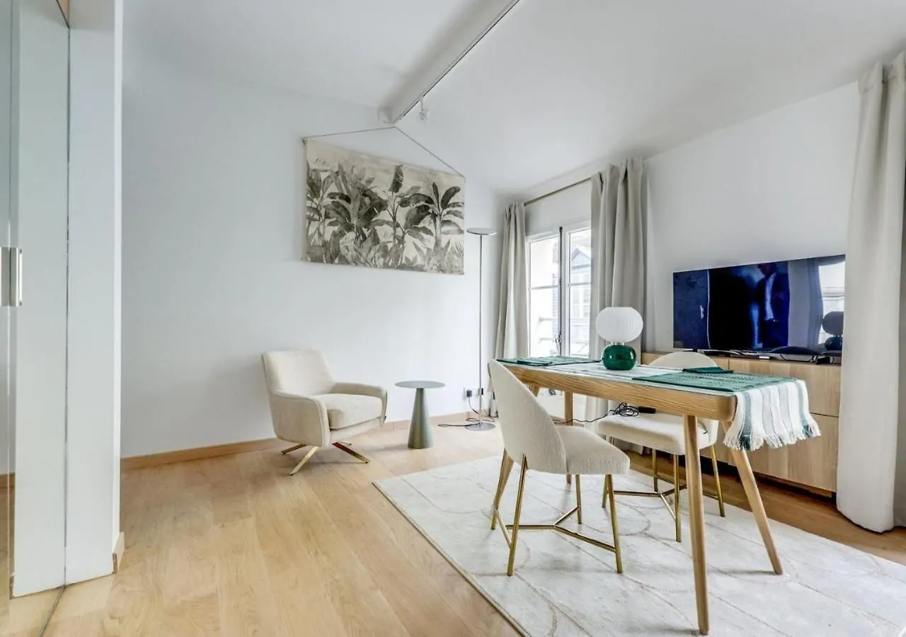 Sur Un Nuage - Calme & Renove - Odeon Apartment Paris 0*,  France